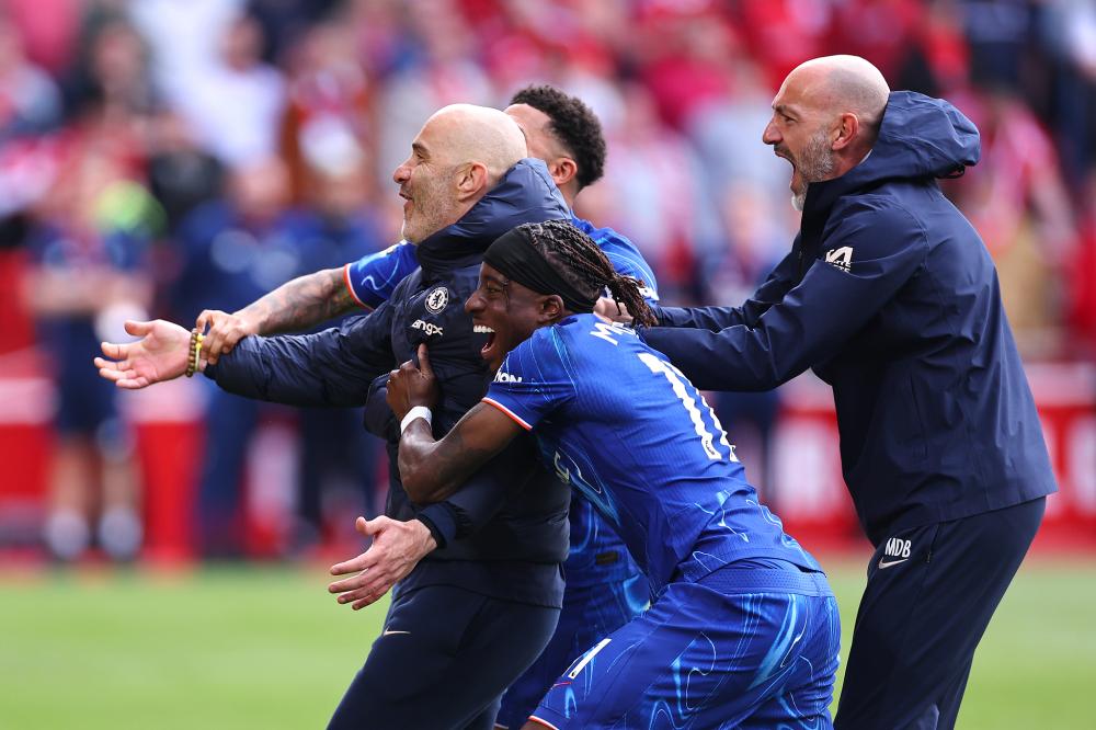 芝加哥公牛球员诺亚·埃森格因伤报销，NBA生涯受挫，发展联盟表现亮眼，未来仍有潜力。